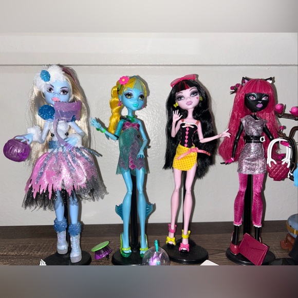 5 monster high dolls